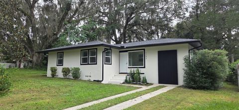 Photo of 1152 NE 9th Street, Ocala, FL 34470 (MLS # O6333109)