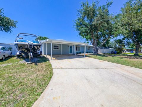 Photo of 489 Fox Run Trail, Apollo Beach, FL 33572 (MLS # TB8389008) Photo of 489 Fox Run Trail, Apollo Beach, FL 33572 (MLS # TB8389008)
