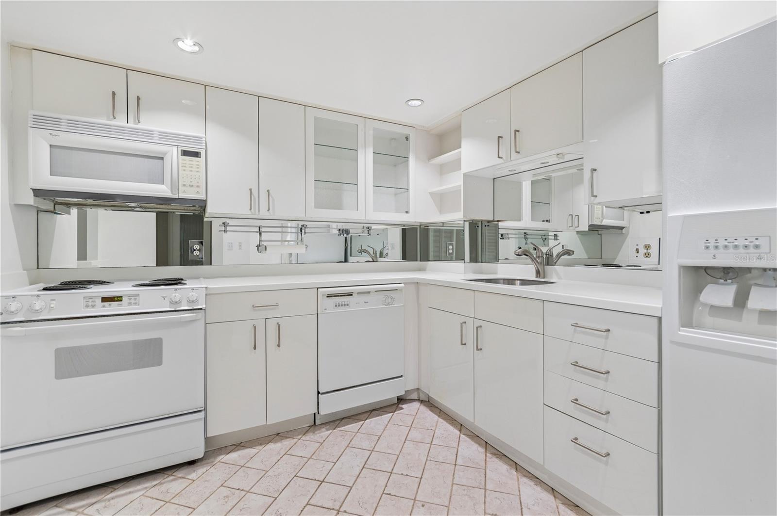 PARK LAKE TOWERS - Residential