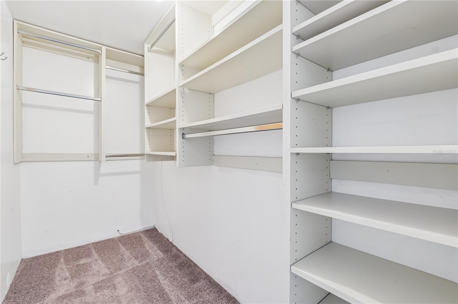 PARK LAKE TOWERS - Residential