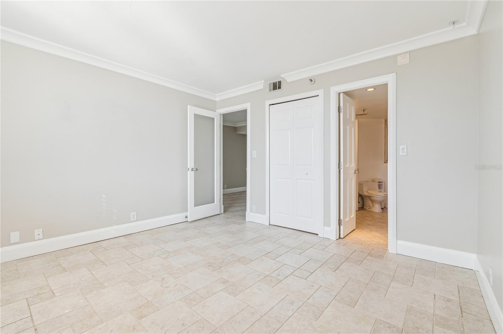 PARK LAKE TOWERS - Residential