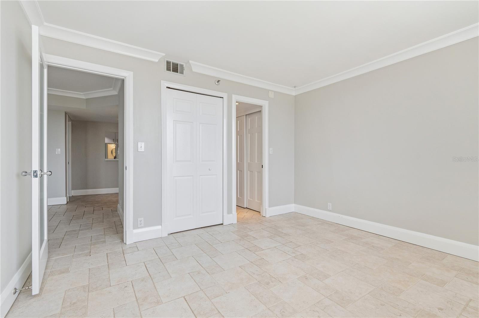 PARK LAKE TOWERS - Residential