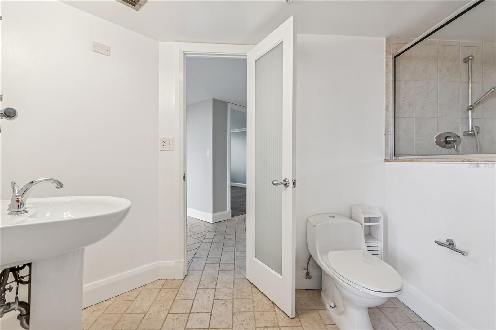 PARK LAKE TOWERS - Residential