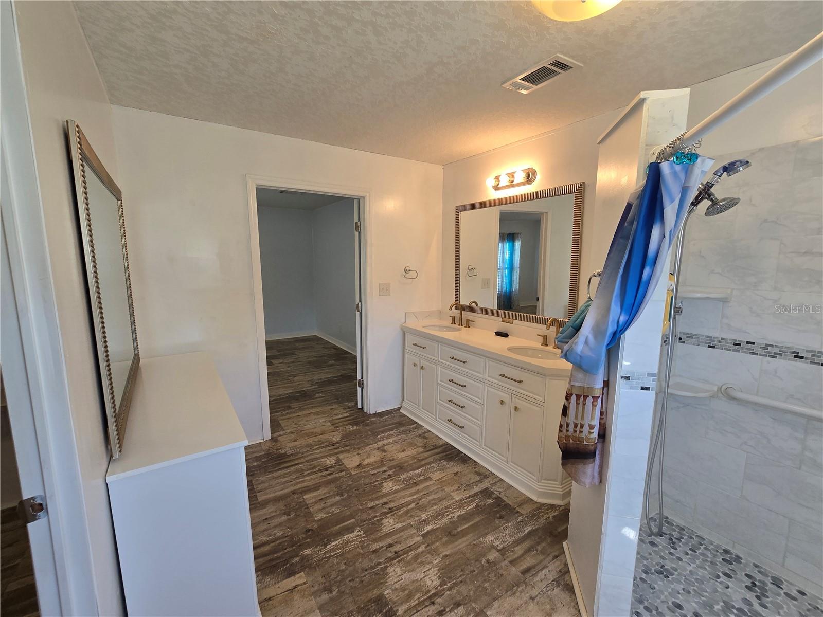 ASTATULA MEADOWS SUB - Residential