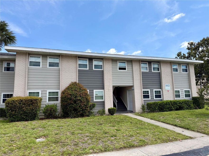 Price to sell! This second floor condo in the very conveniently located condominium Las Palmas at Sand Lake. Open floor plan, wood laminate flooring in living areas and bedrooms. Kitchen has ceramic tile. Currently rented.