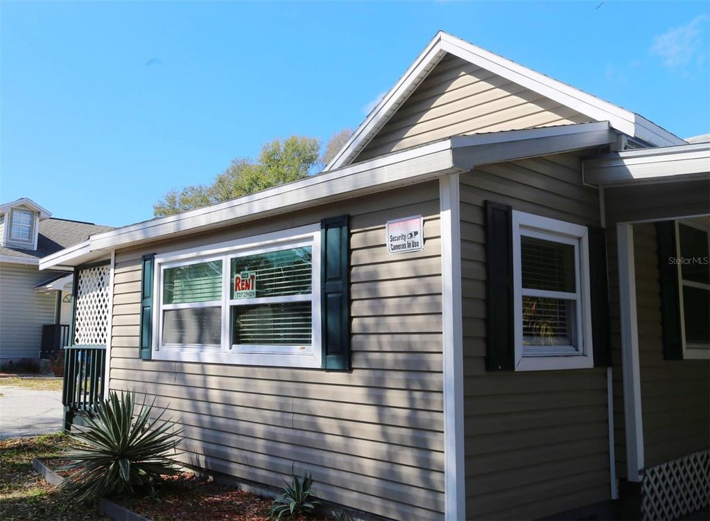 Photo of 314 3rd Avenue SW, Largo, FL 33770 (MLS # TB8517910)