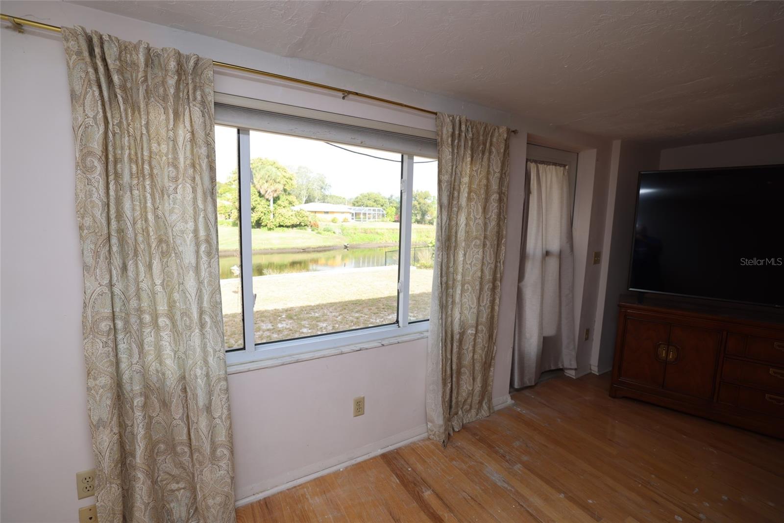 SOUTH GATE - Residential