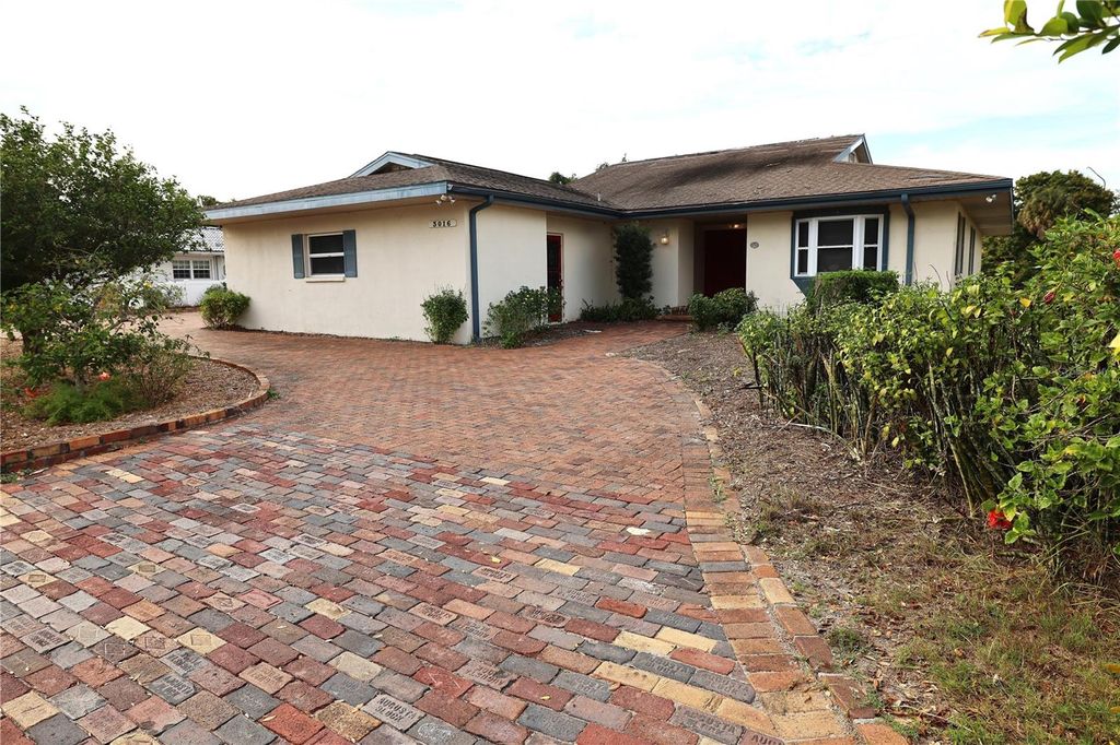 Photo of 3016 Tanglewood Drive, Sarasota, FL 34239 (MLS # A4675787)