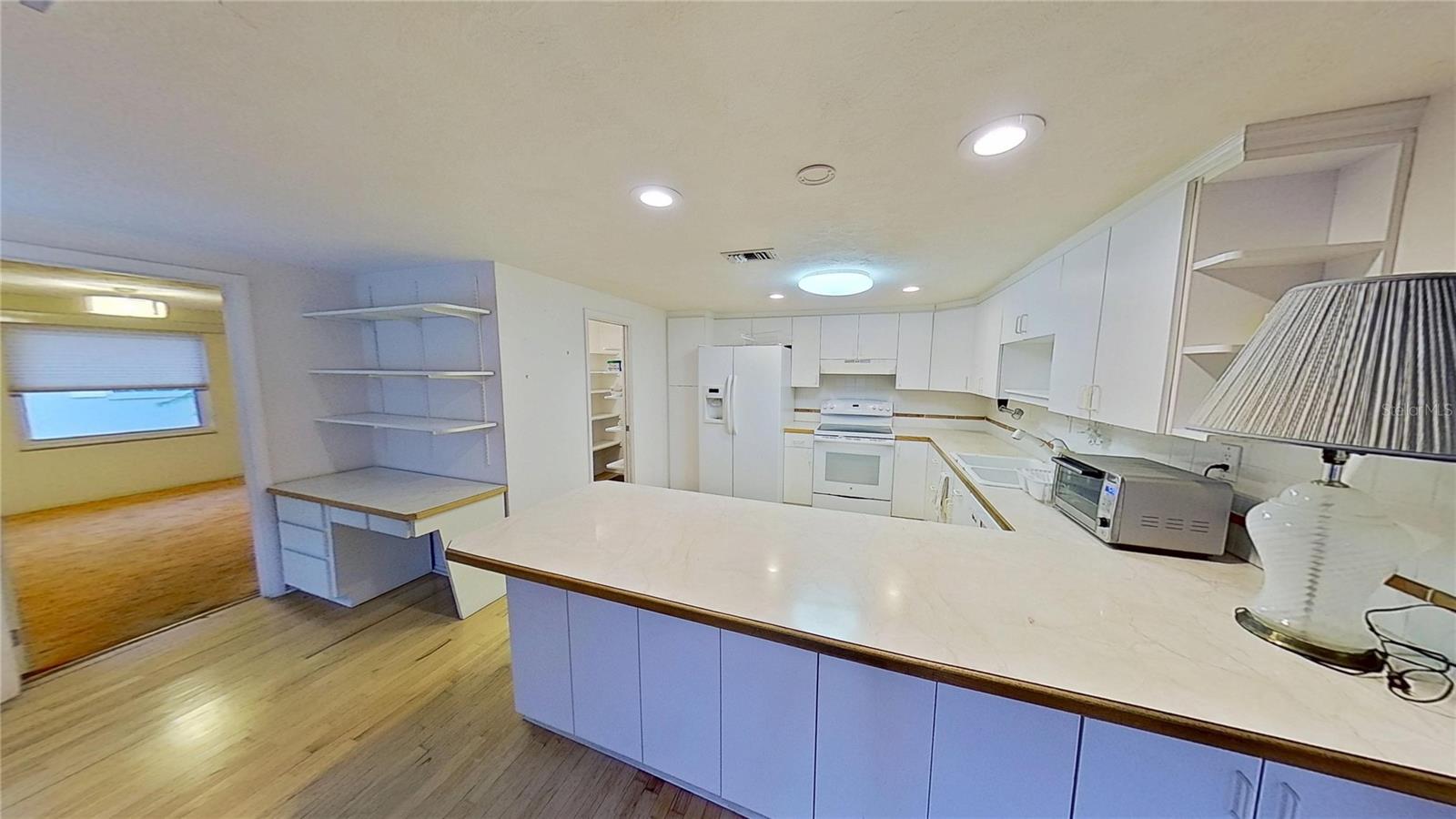 SOUTH GATE - Residential