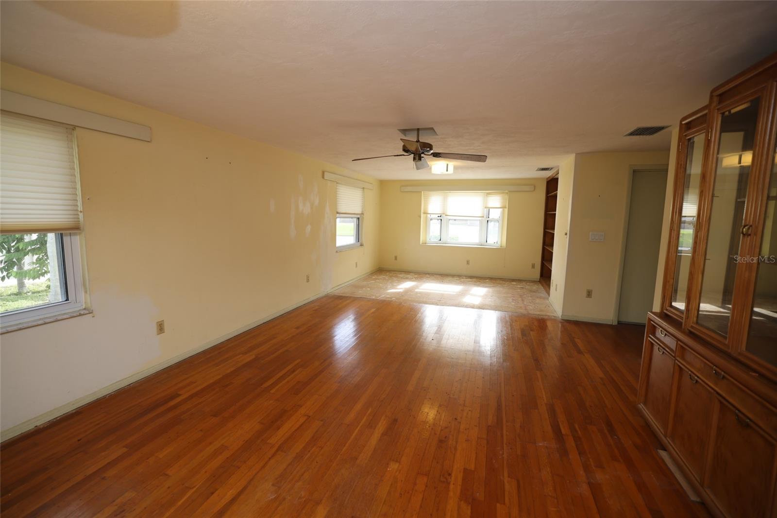 SOUTH GATE - Residential