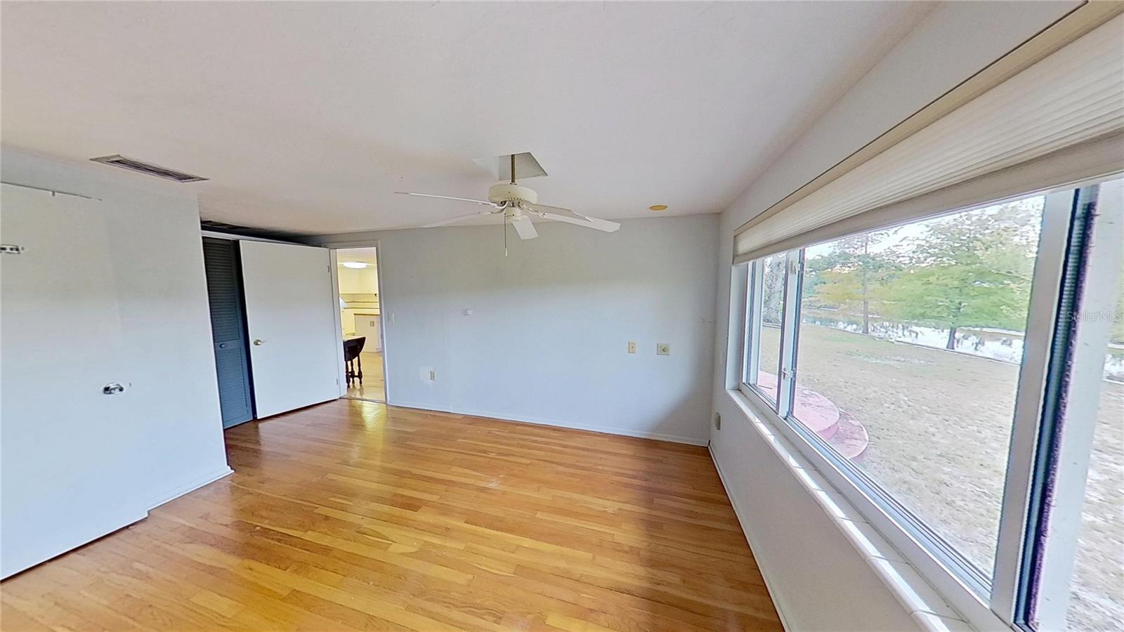 SOUTH GATE - Residential