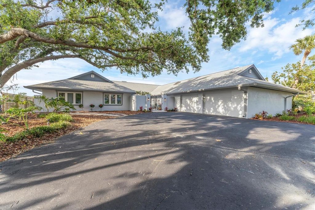 Photo of 7416 Riverview Drive, Bradenton, FL 34209 (MLS # A4636965)