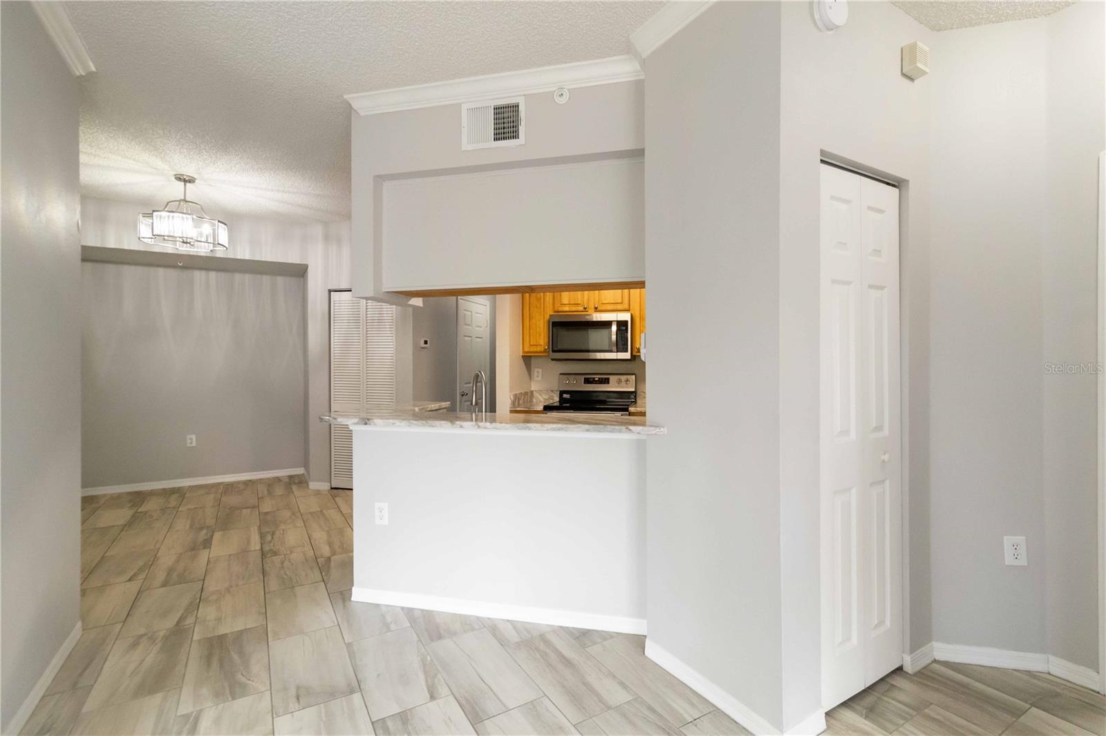 4763 TRAVINI CIRCLE 3-111