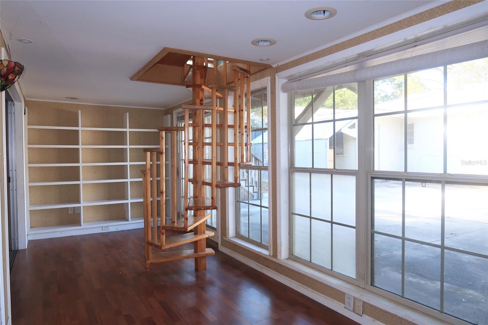 KEYSTONE MANOR - Residential