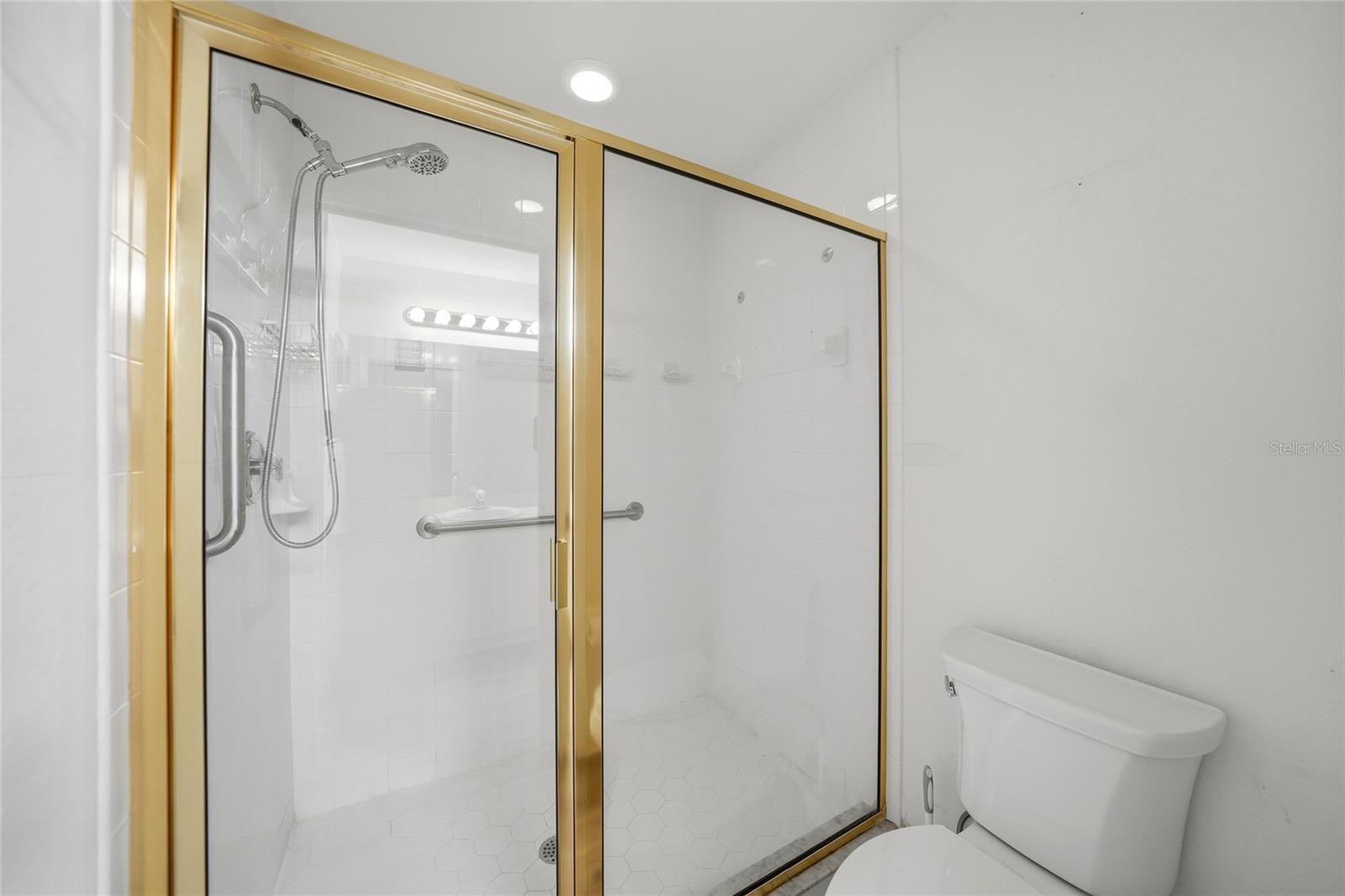 LINKS EDGE PH 02 BLDG 02 - Residential