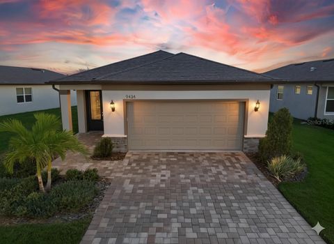 Photo of 9434 Ballaster Pointe Loop, Parrish, FL 34219 (MLS # A4670173)