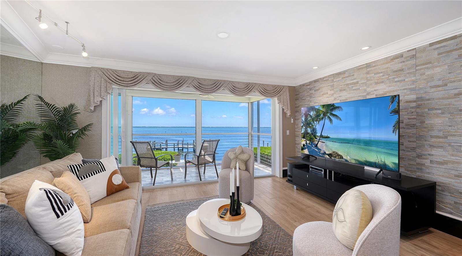 LONGBOAT LANDING - Residential