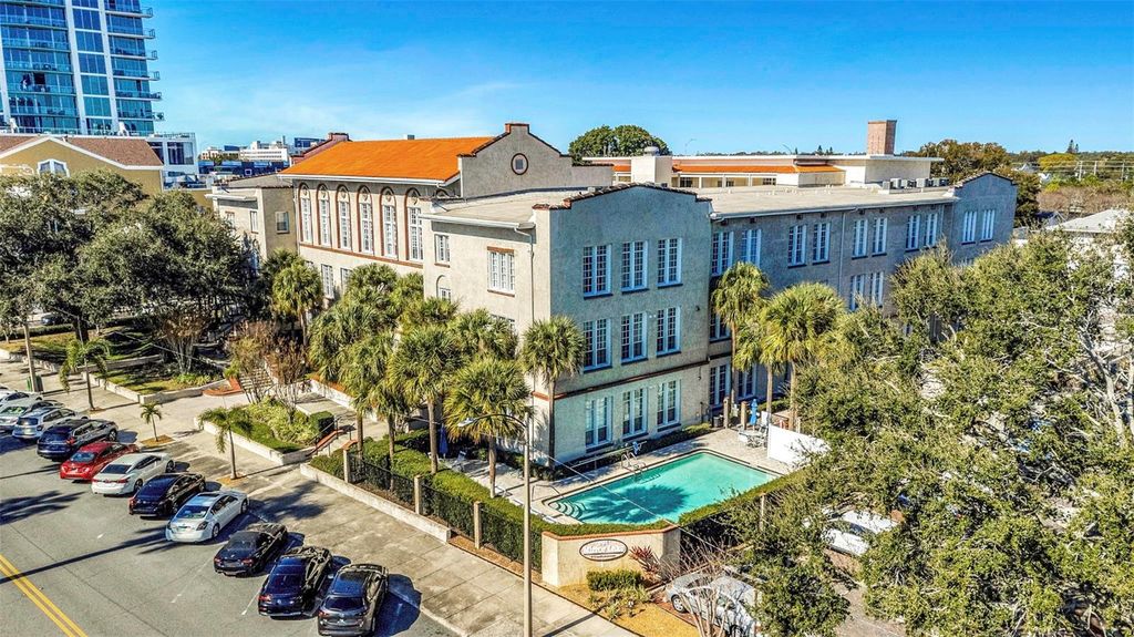 Photo of 701 Mirror Lake Dr N Drive N #118, St Petersburg, FL 33701 (MLS # O6371469)