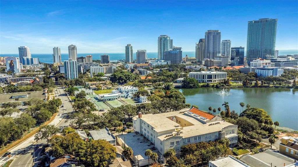 Photo of 701 Mirror Lake Dr N Drive N #118, St Petersburg, FL 33701 (MLS # O6371469)