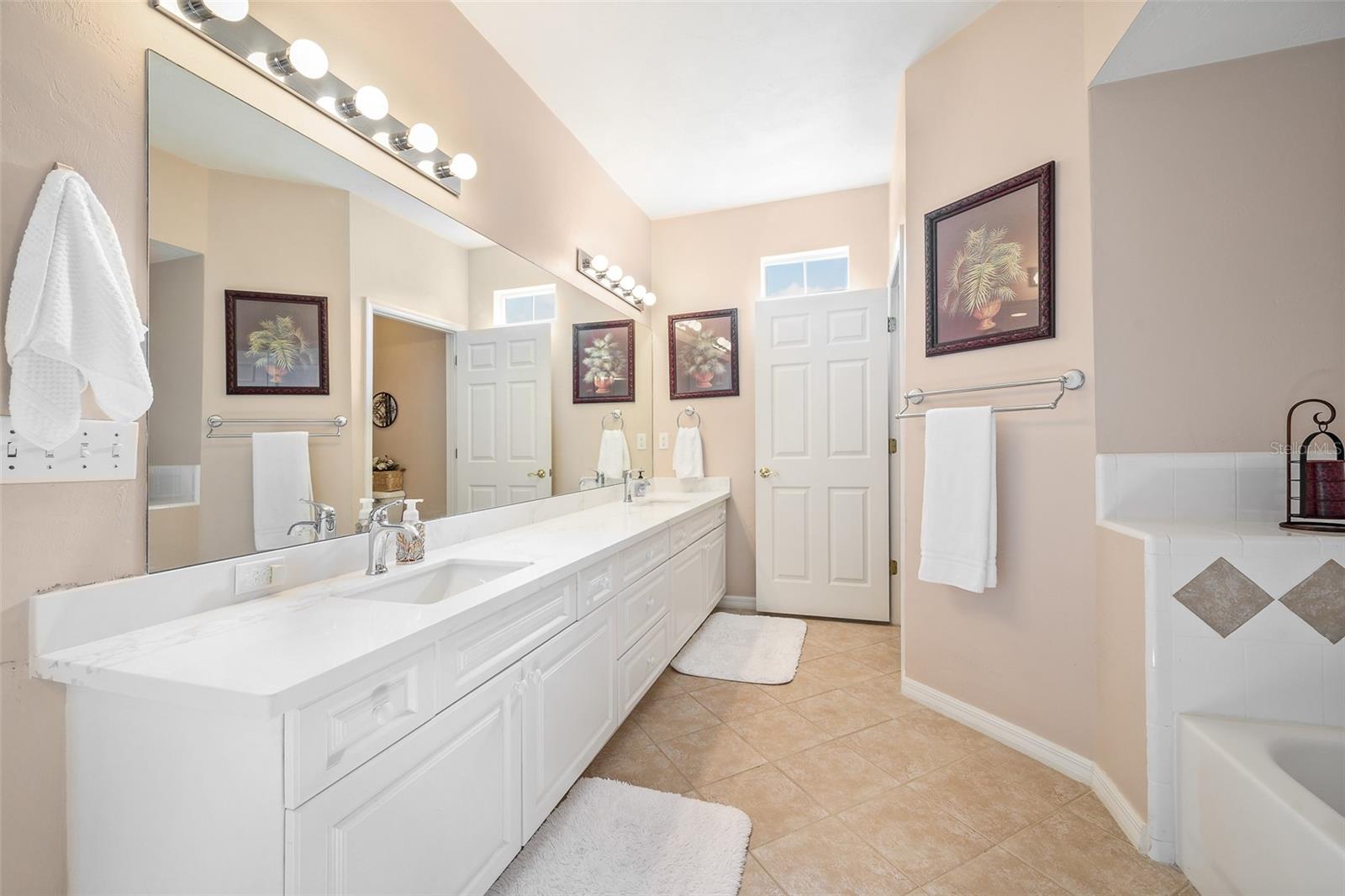 WILLIAMSBURG AT MEADOWBROOK - Residential