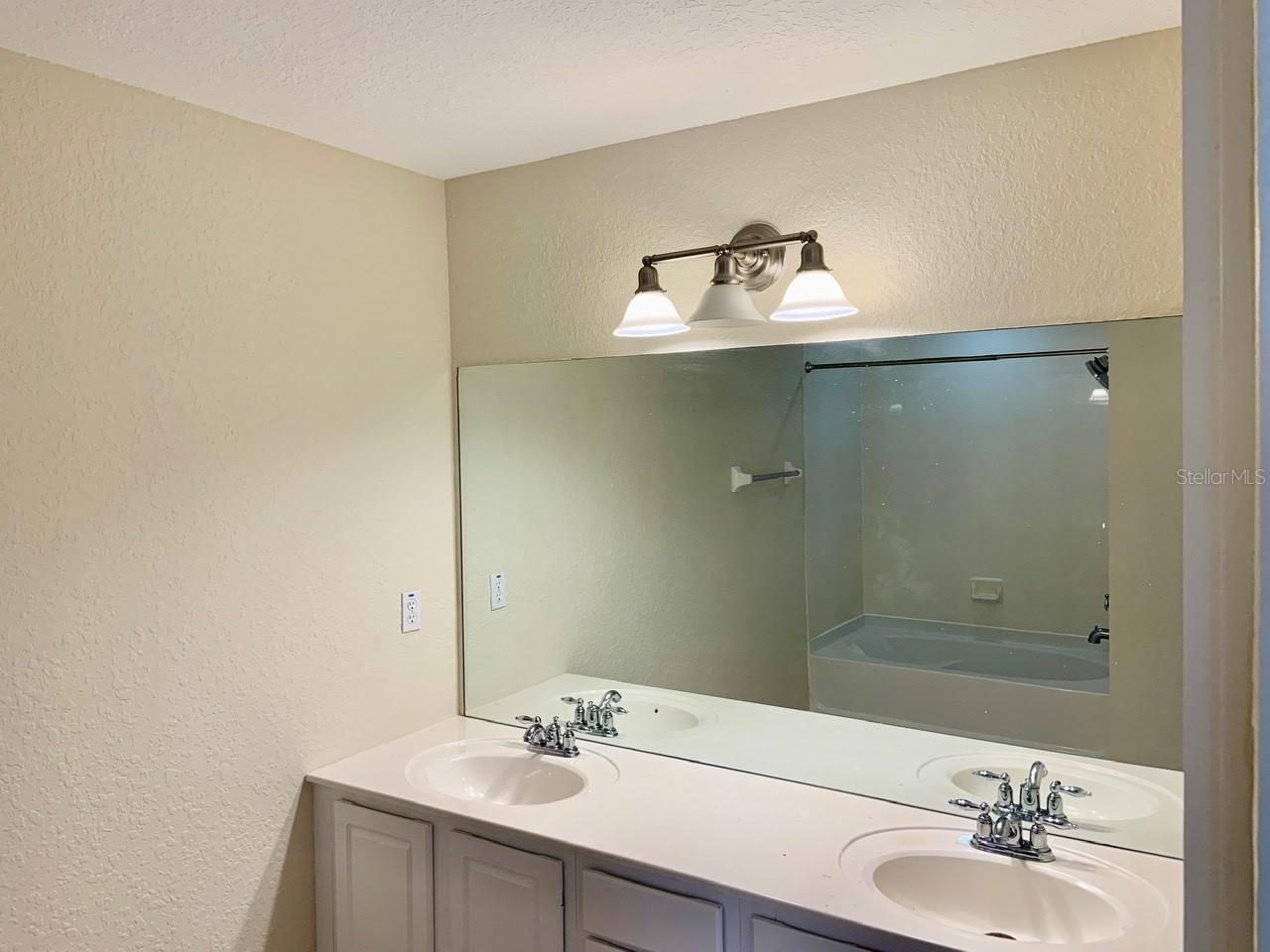 REGENCY OAKS UNIT ONE - Residential Lease