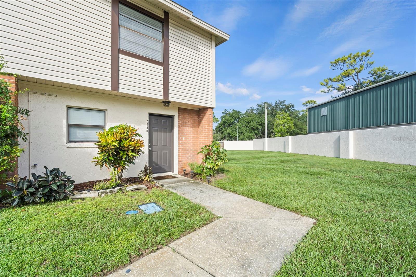 View TAMPA, FL 33613 townhome