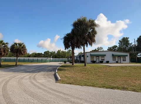 Photo of 1424 N Gulf Avenue, Crystal River, FL 34429 (MLS # OM724811)