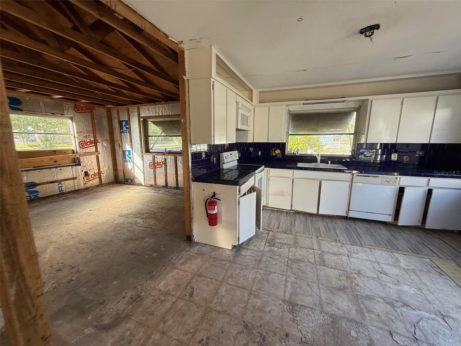 WEEKI WACHEE GARDENS - Residential