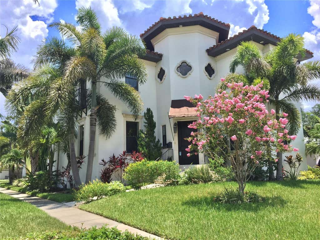 Photo of 601 Bosphorous Avenue, Tampa, FL 33606 (MLS # TB8522490)