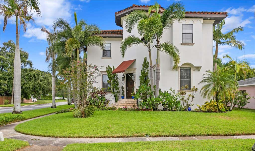 Photo of 601 Bosphorous Avenue, Tampa, FL 33606 (MLS # TB8522490)
