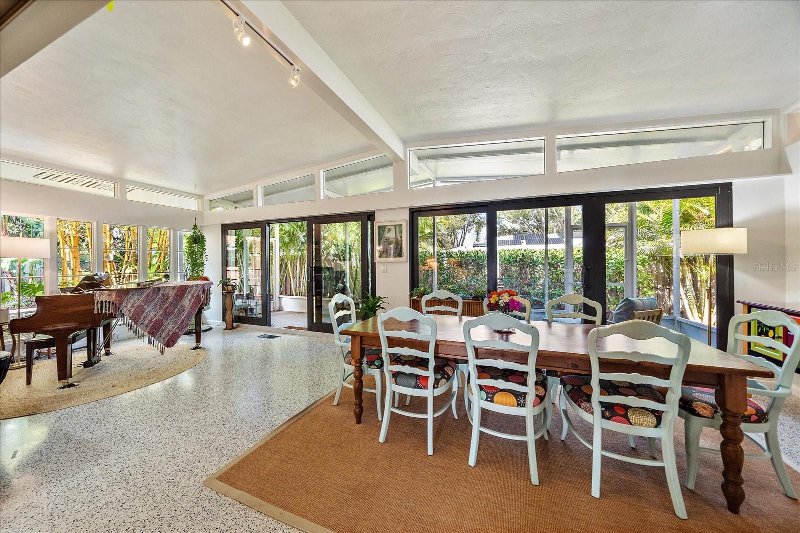 SOUTH GATE - Residential