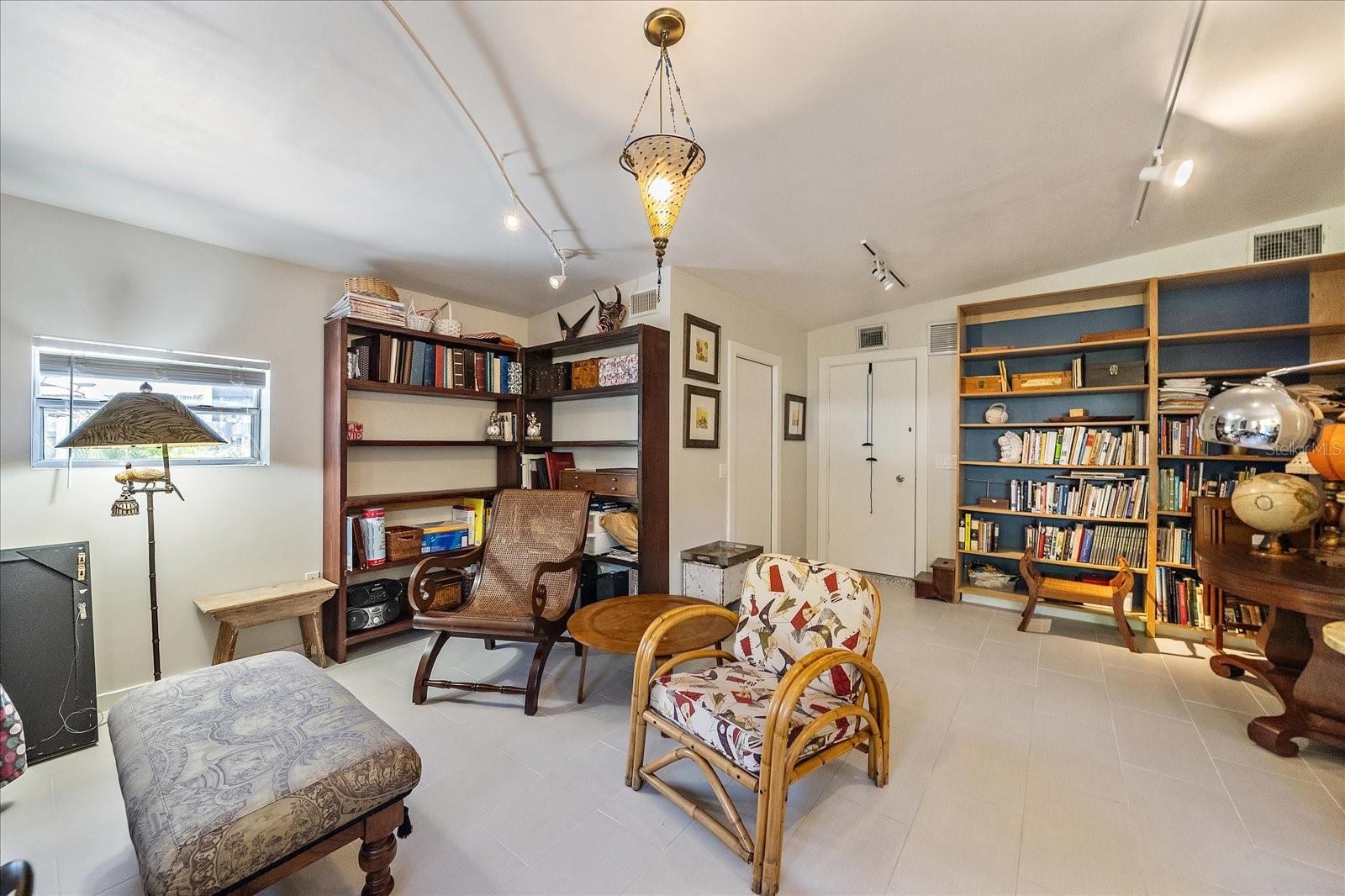 SOUTH GATE - Residential