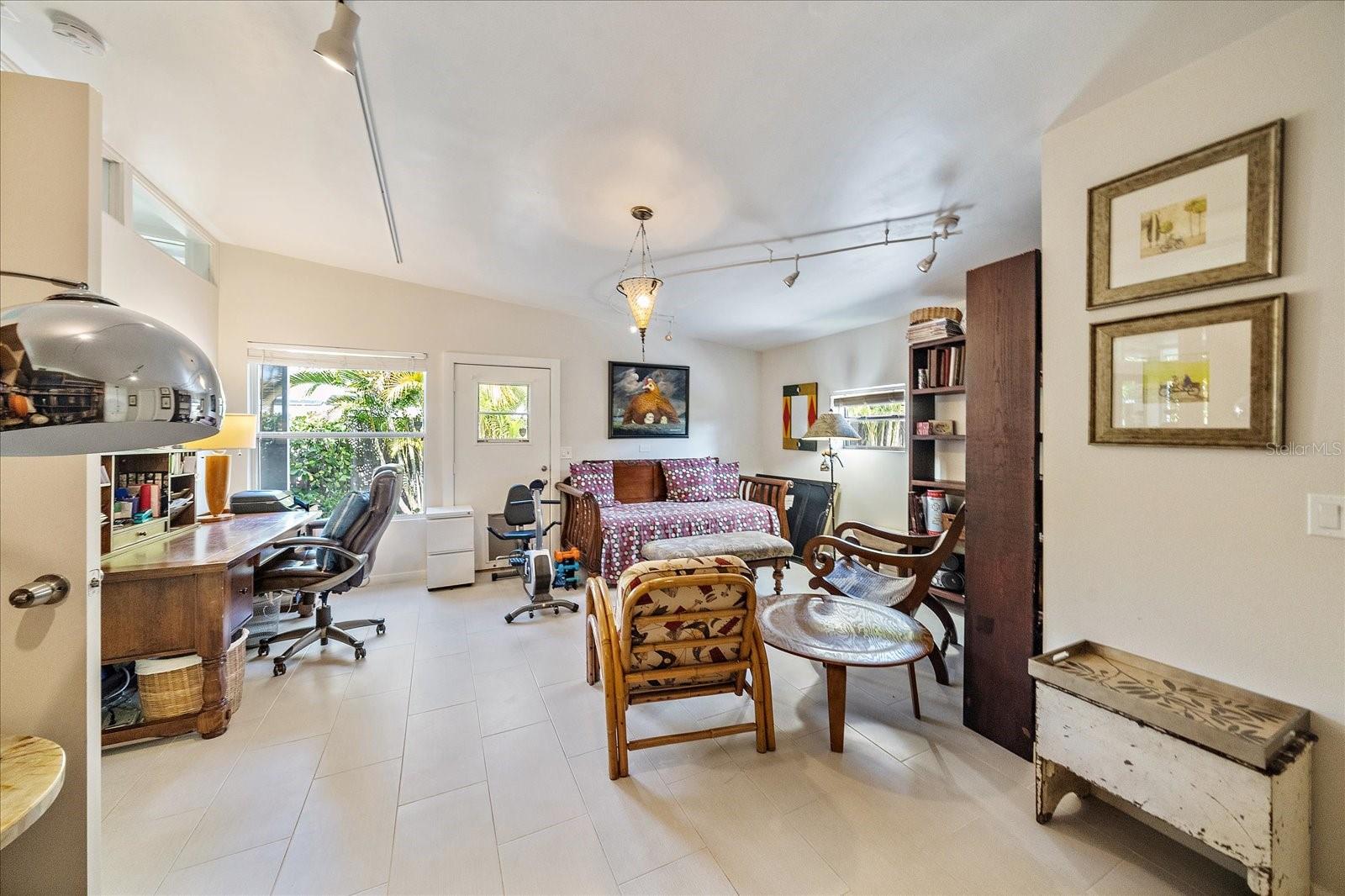 SOUTH GATE - Residential