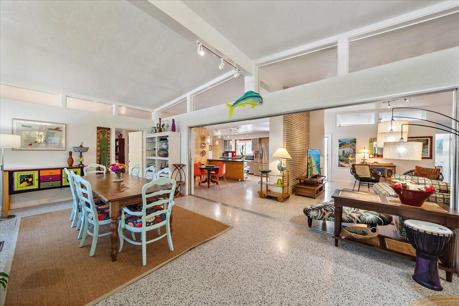 SOUTH GATE - Residential