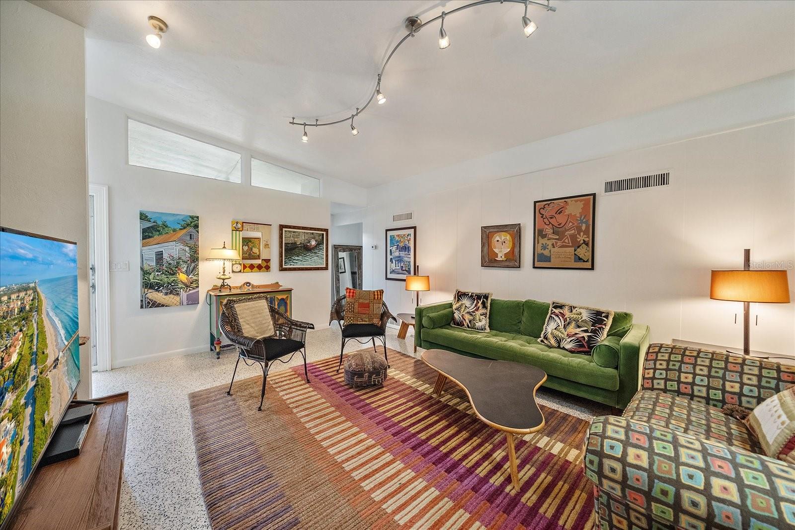 SOUTH GATE - Residential