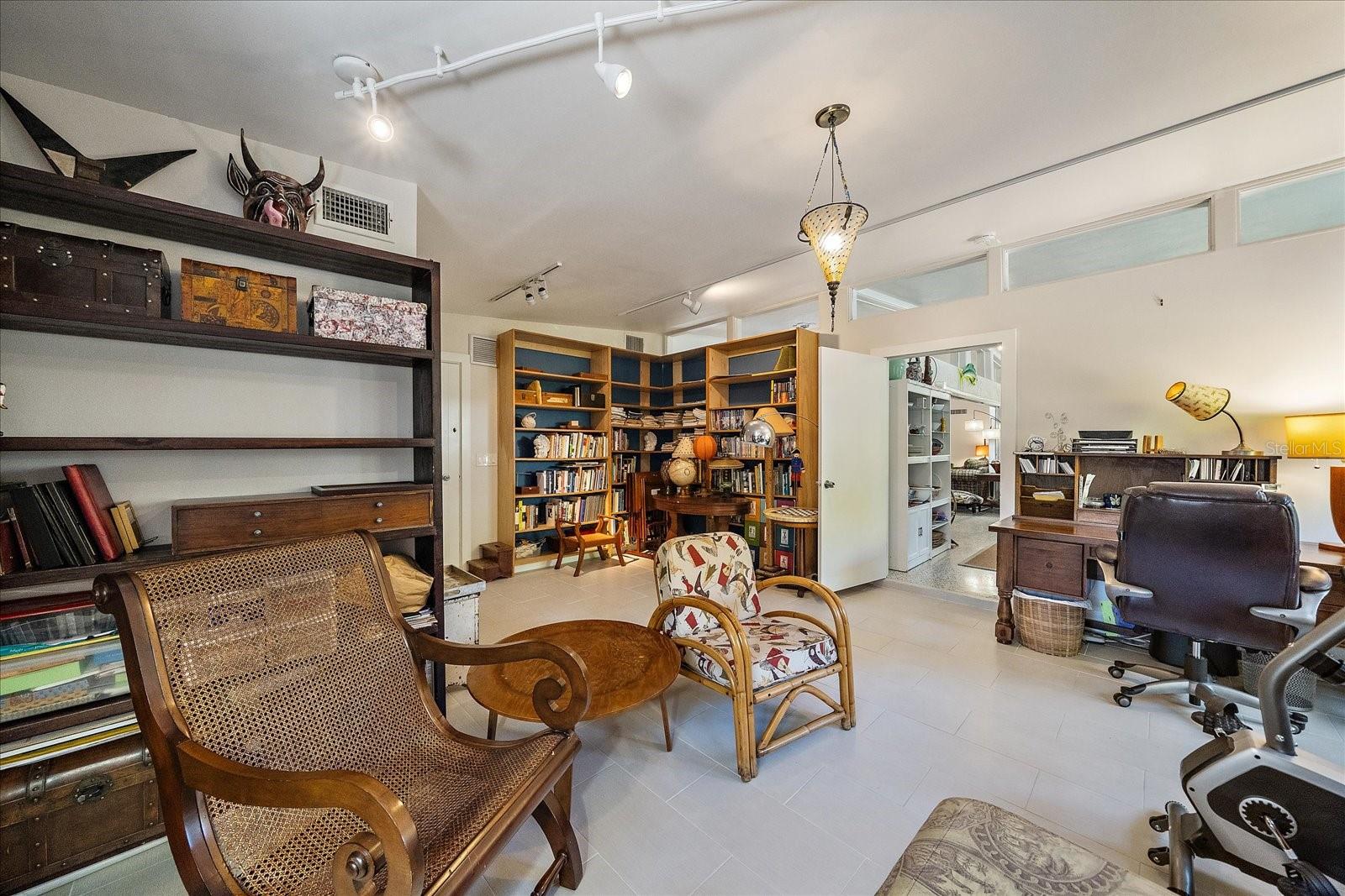 SOUTH GATE - Residential