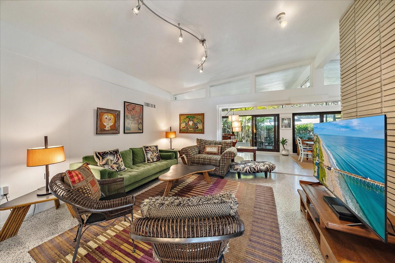 SOUTH GATE - Residential