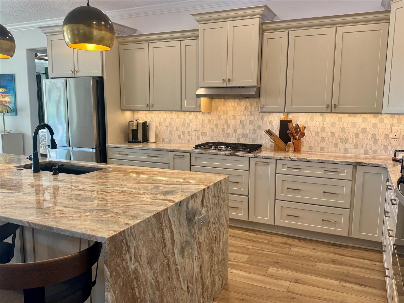 ON TOP OF THE WORLD - Residential