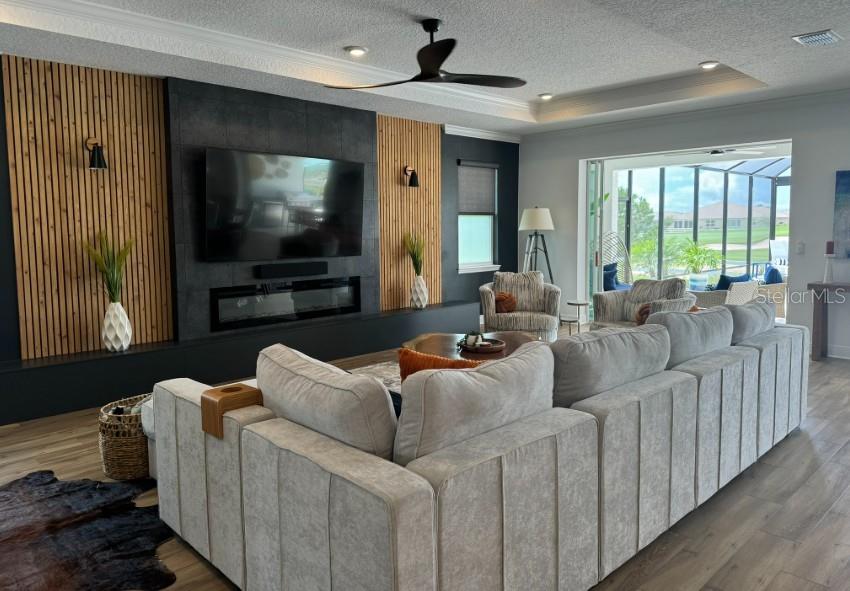 ON TOP OF THE WORLD - Residential