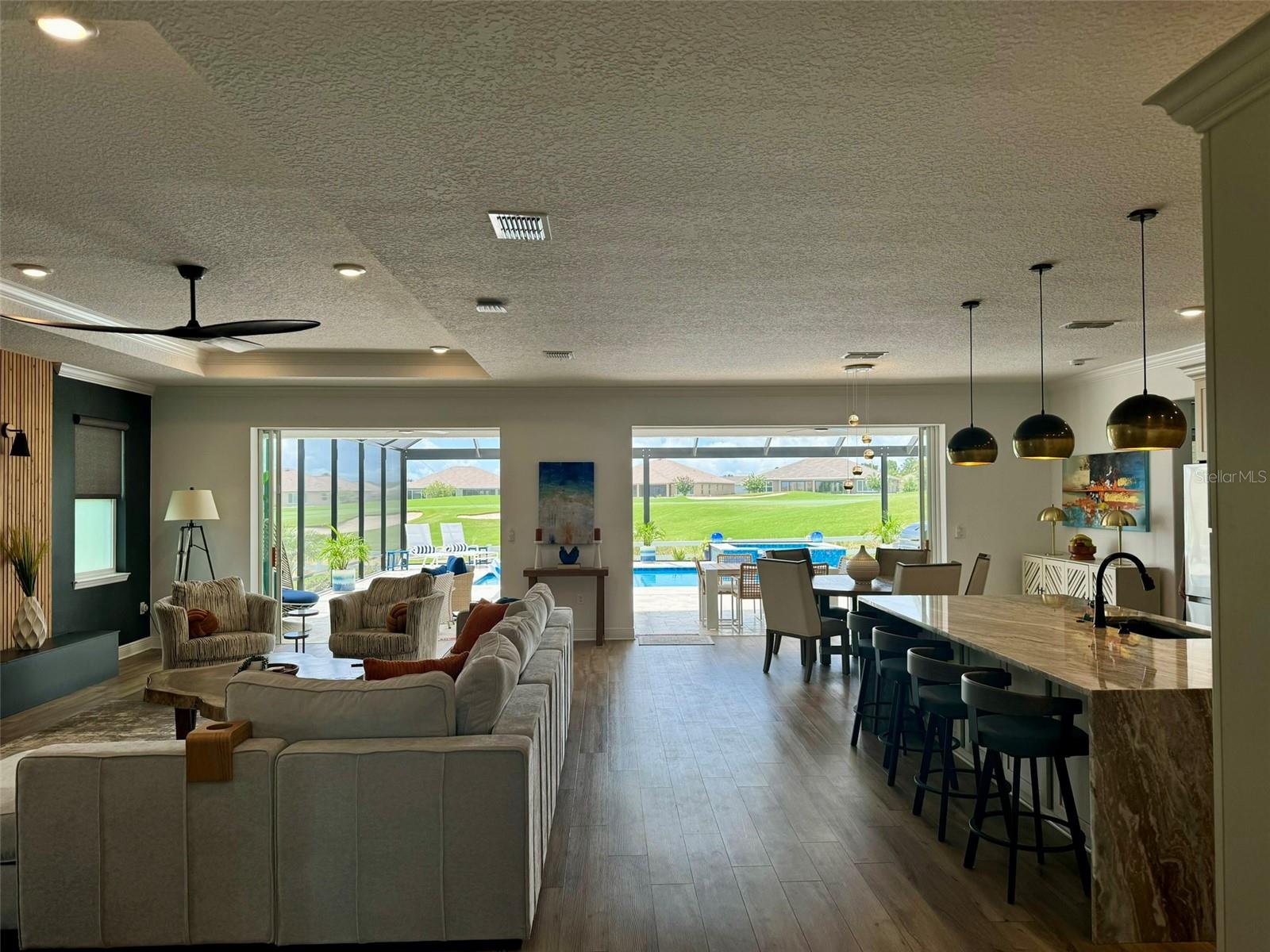 ON TOP OF THE WORLD - Residential