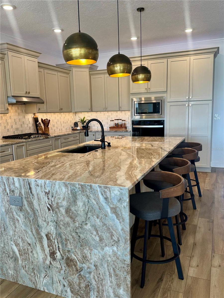 ON TOP OF THE WORLD - Residential