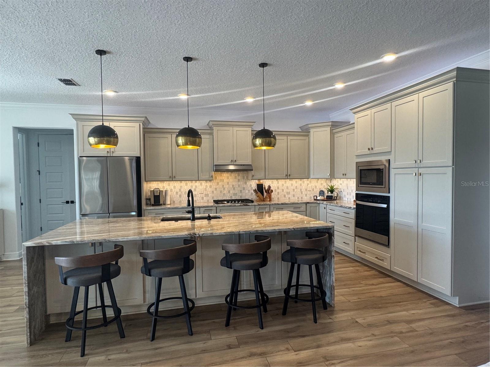 ON TOP OF THE WORLD - Residential