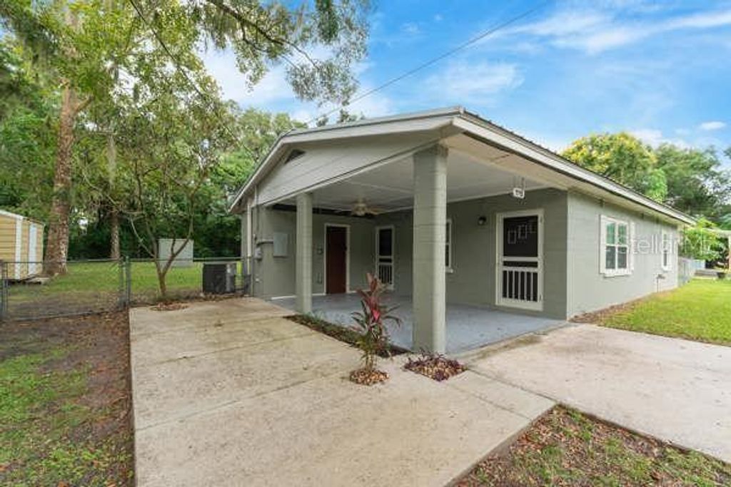 Photo of 1115 NE 33rd Street, Ocala, FL 34479 (MLS # OM716433)