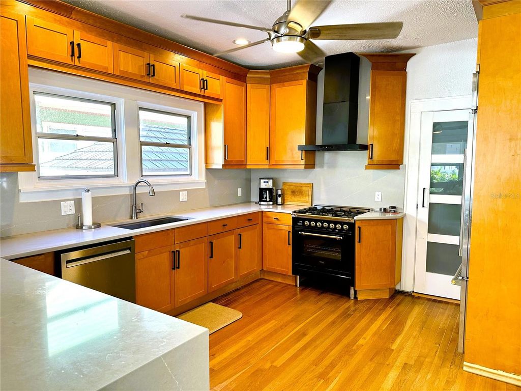 Photo of 150 18th Avenue N, St Petersburg, FL 33704 (MLS # TB8441132)