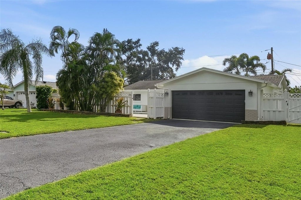 Photo of 5860 Bayshore Drive, Seminole, FL 33772 (MLS # TB8553998)