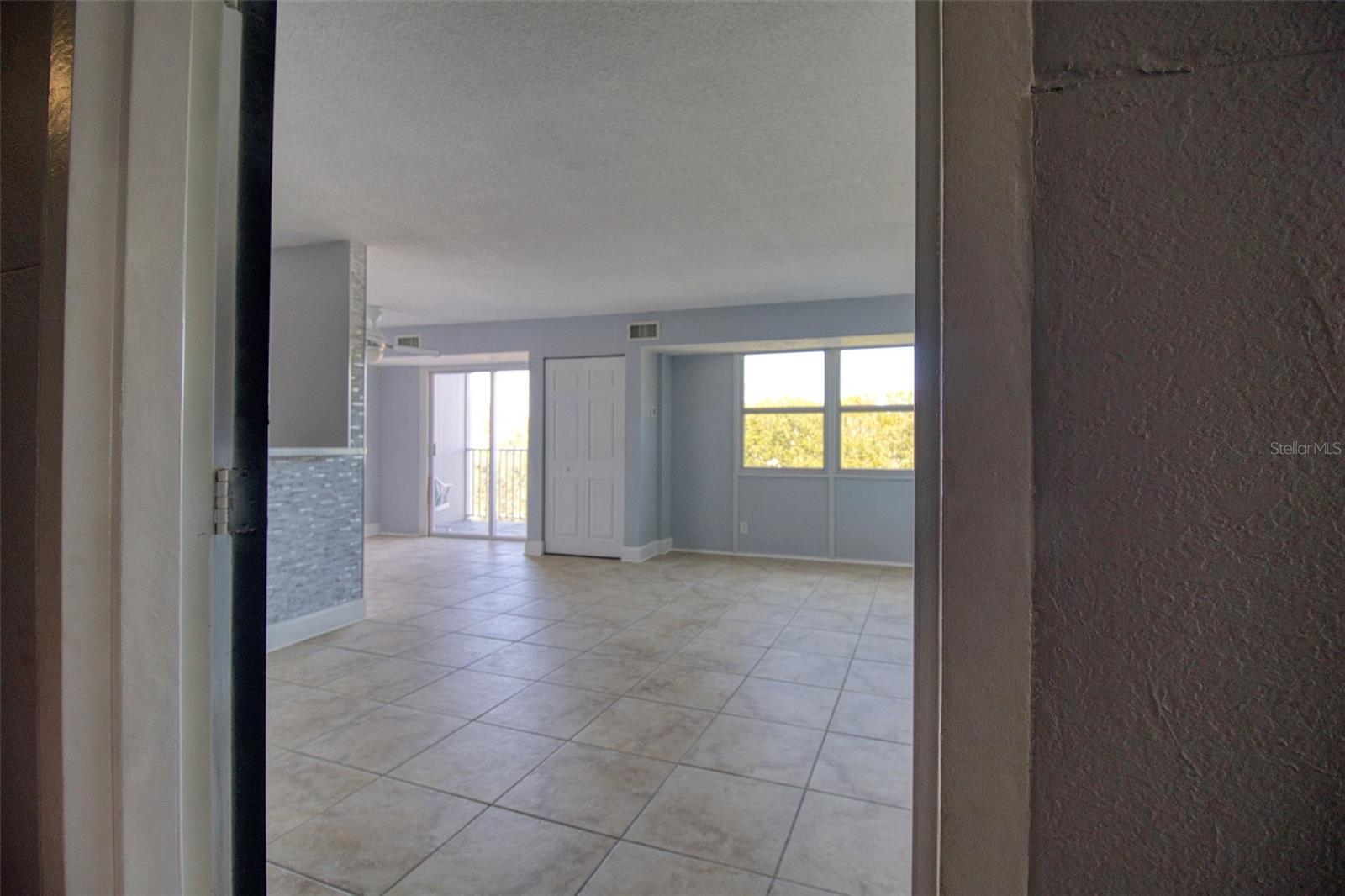 WAVE THE CONDO - Residential Lease