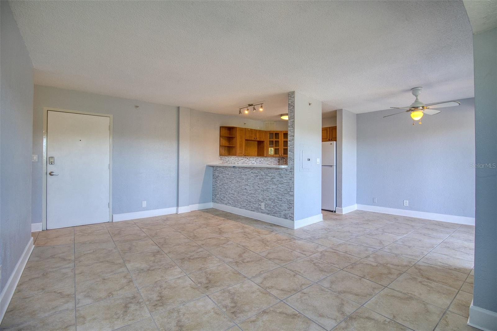 WAVE THE CONDO - Residential Lease