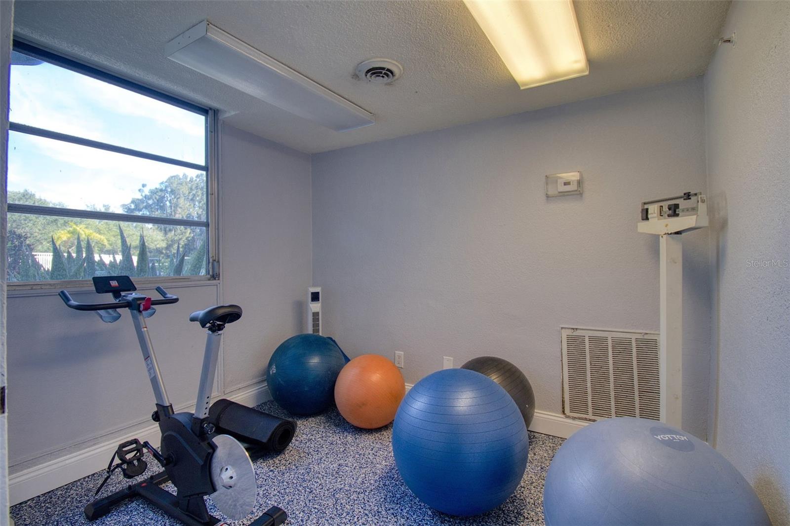 WAVE THE CONDO - Residential Lease