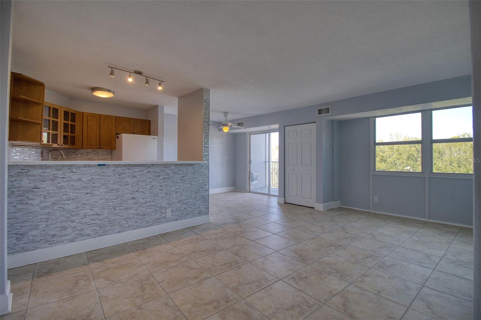 WAVE THE CONDO - Residential Lease