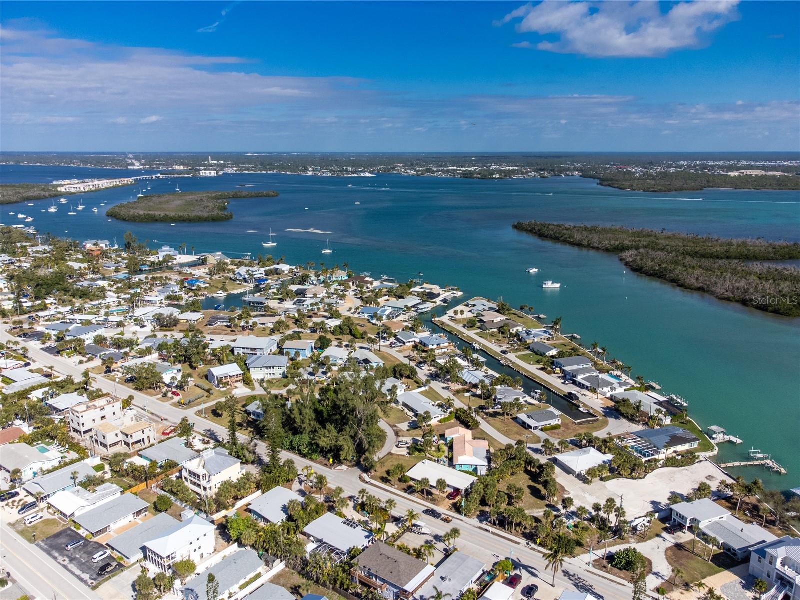 HOLIDAY SHORES - Land